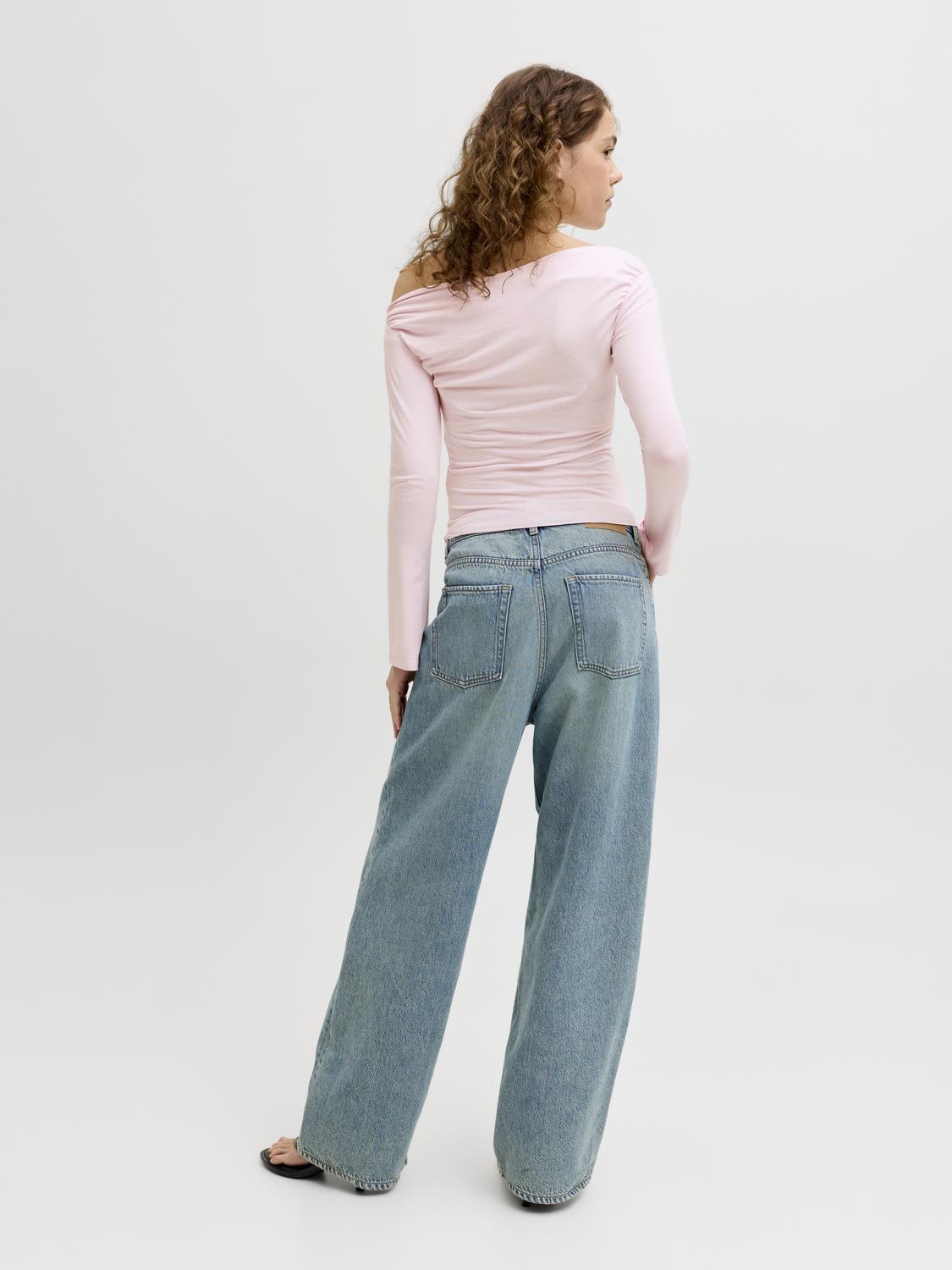 model_shot-back